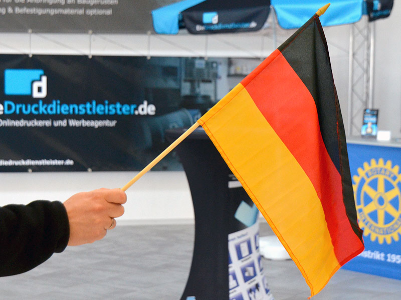 Kleinfahne mit Holzstab 